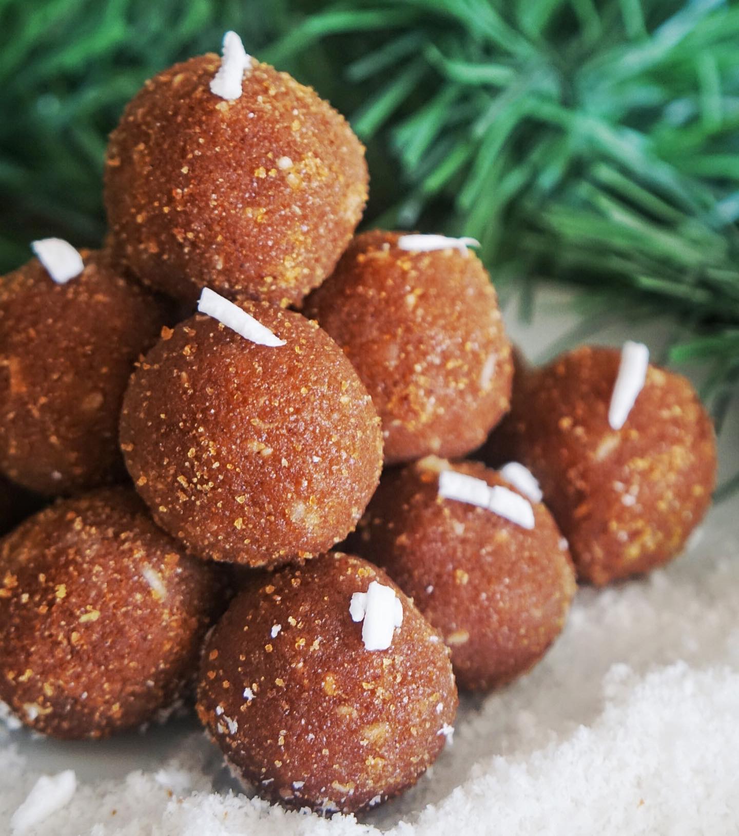 Ari tha unde rice ladoos with grated coconut