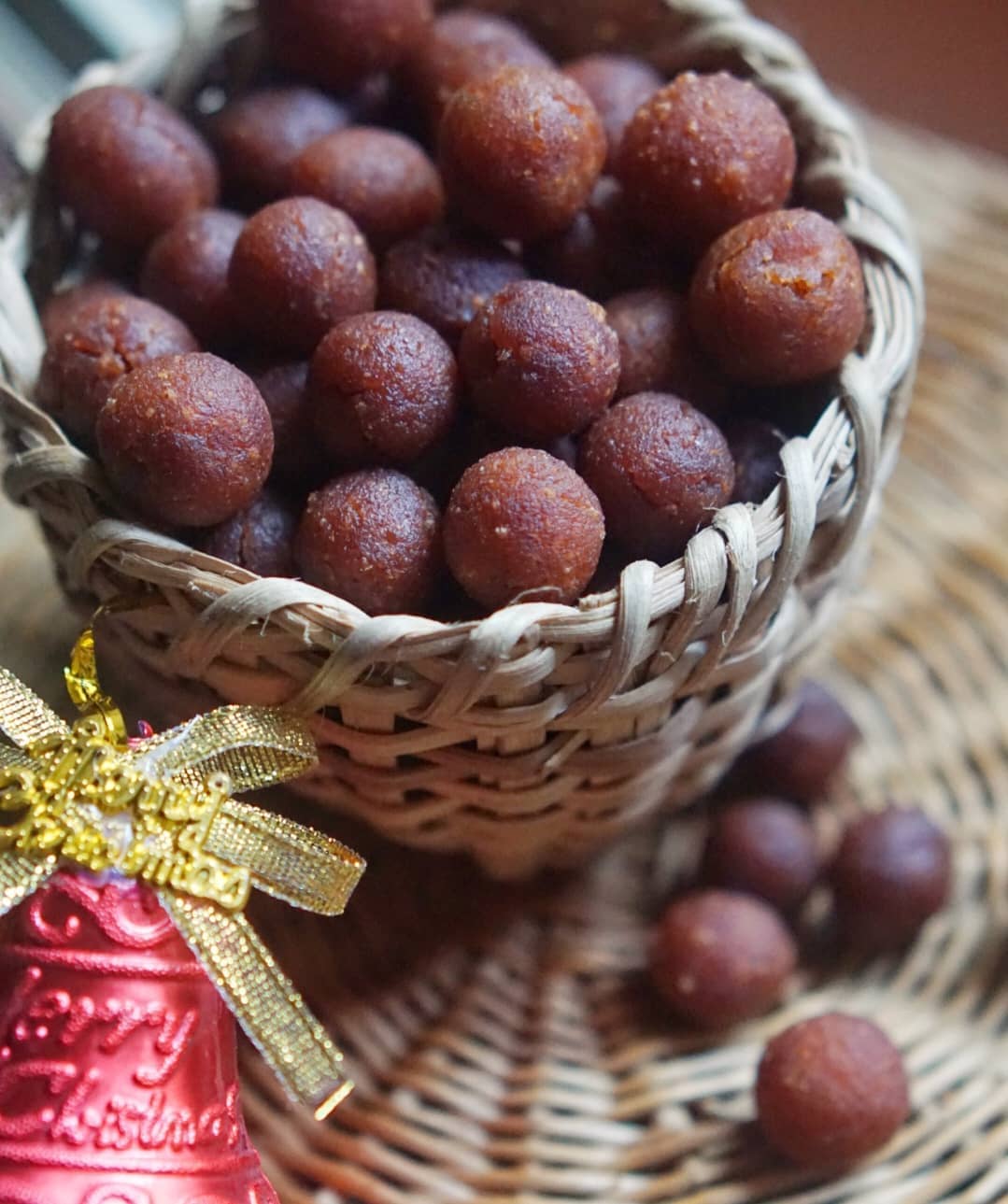 Guliyo sweet rice marbles in a woven basket